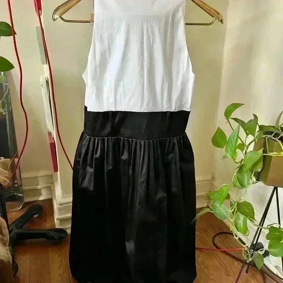 Eliza J Sleeveless Collared Colorblock White And Black Dress - Size 6 - Picture 2 of 7